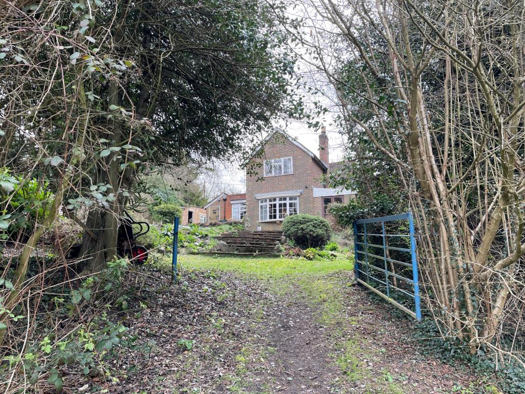 Lot: 59 - DETACHED COTTAGE AND CABIN WITH POTENTIAL AND APPROX 20 ACRES OF WOODLAND - rear extension at Holly Den and Rear garden
